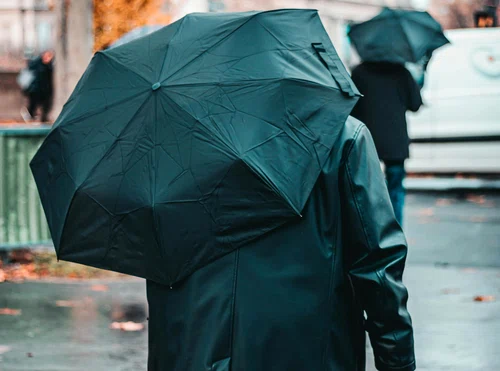 Pensionarul a cumpărat umbrela de pe Temu FOTO: pexels