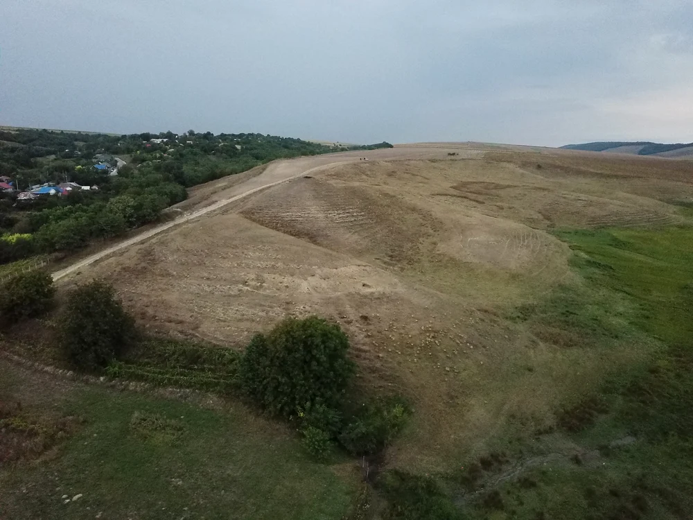 În zonă au fost găsite fragmente de ceramică din eneolotic FOTO Asociația Culturală „Vasile Pârvan”