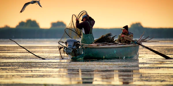 pescuit delta dunarii rasarit shutterstock 678902491 jpg