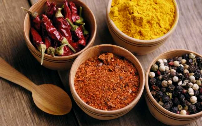 
    Ca plantă medicinală, piperul negru este eficient în tratarea infecţiilor în gât şi a guturaiului, iar cuişoarele sunt dezinfectante pentru căile respiratorii Foto: adevarul.ro  