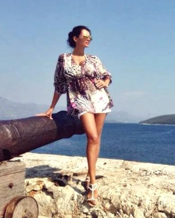 Nicoleta Luciu fara creme solare2 jpeg