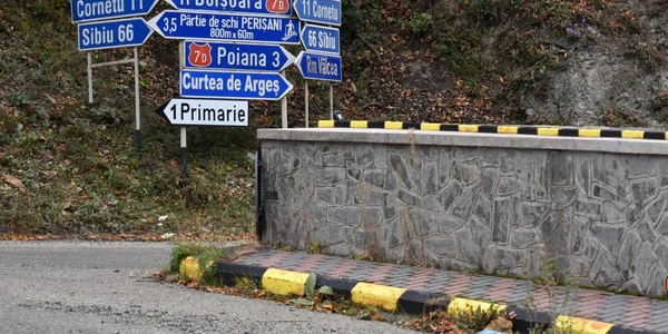 Hăţişul de drumuri din Ţara Loviştei - Vâlcea care ocolesc Valea Oltului şi scurtează drumul dintre Sibiu şi Piteşti Foto Daciana Stoica