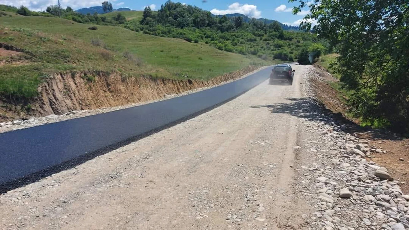 DJ703H, asfaltat doar parțial în Vâlcea FOTO Daciana Stoica