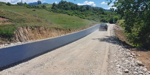Drumul Loviștei DJ 703H fostul DN7D asfaltat doar parțial în Vâlcea Foto Daciana Stoica 5 jpg