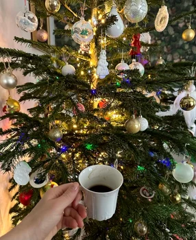 Laura Cosoi are globuri de pe vremea bunicii 