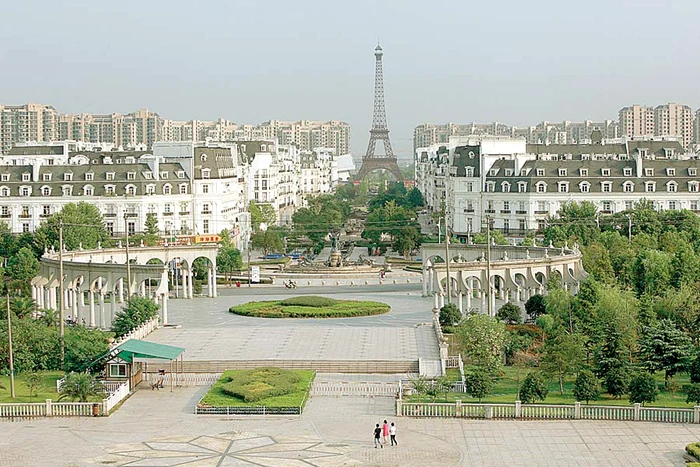 Vatican: Piaţa Sf. Petru Inaugurare: 2004 Locaţie: Shenzen (Fotografii: photoland/corbis/reuters/afp)