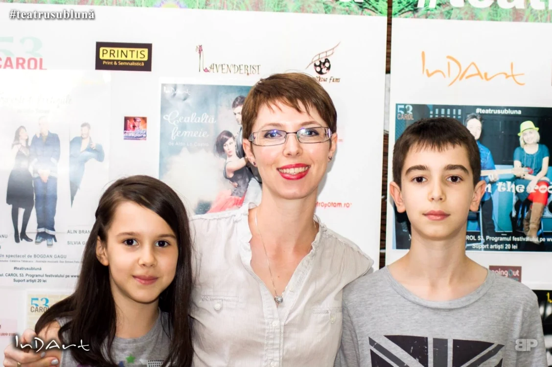 Irène  alături de copiii ei la un eveniment despre homeschooling. Foto: Arhiva personală