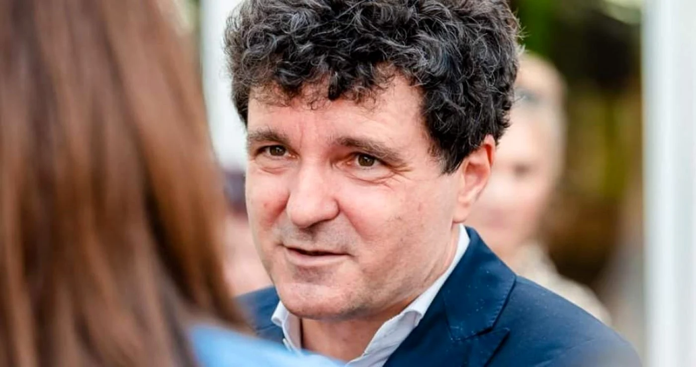Nicuşor Dan, un primar contestat şi din lumea fotbalului