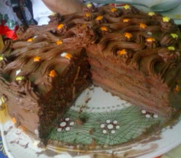 tort ciocolata bomboane jpeg