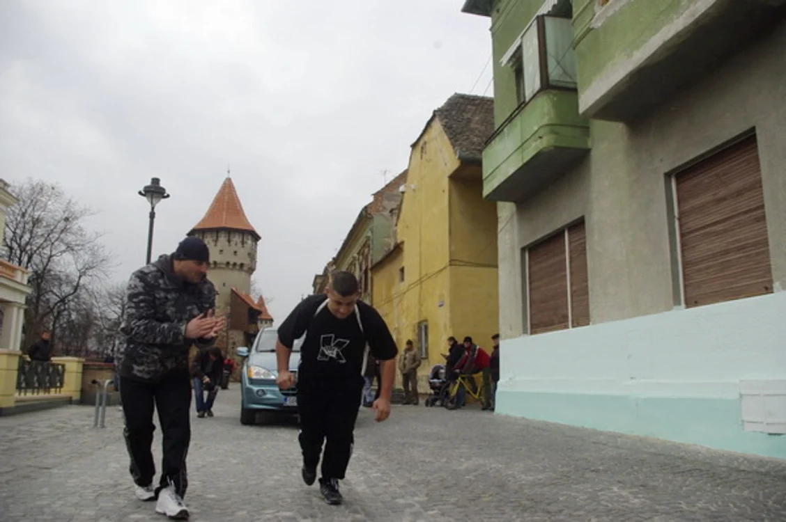 Adrian Stoiţi încurajat de sensei-ul său Mihai Adrian