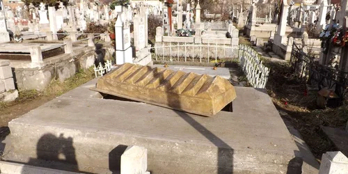 sarmanii severinului dorm in cavouri FOTO Corina Macavei