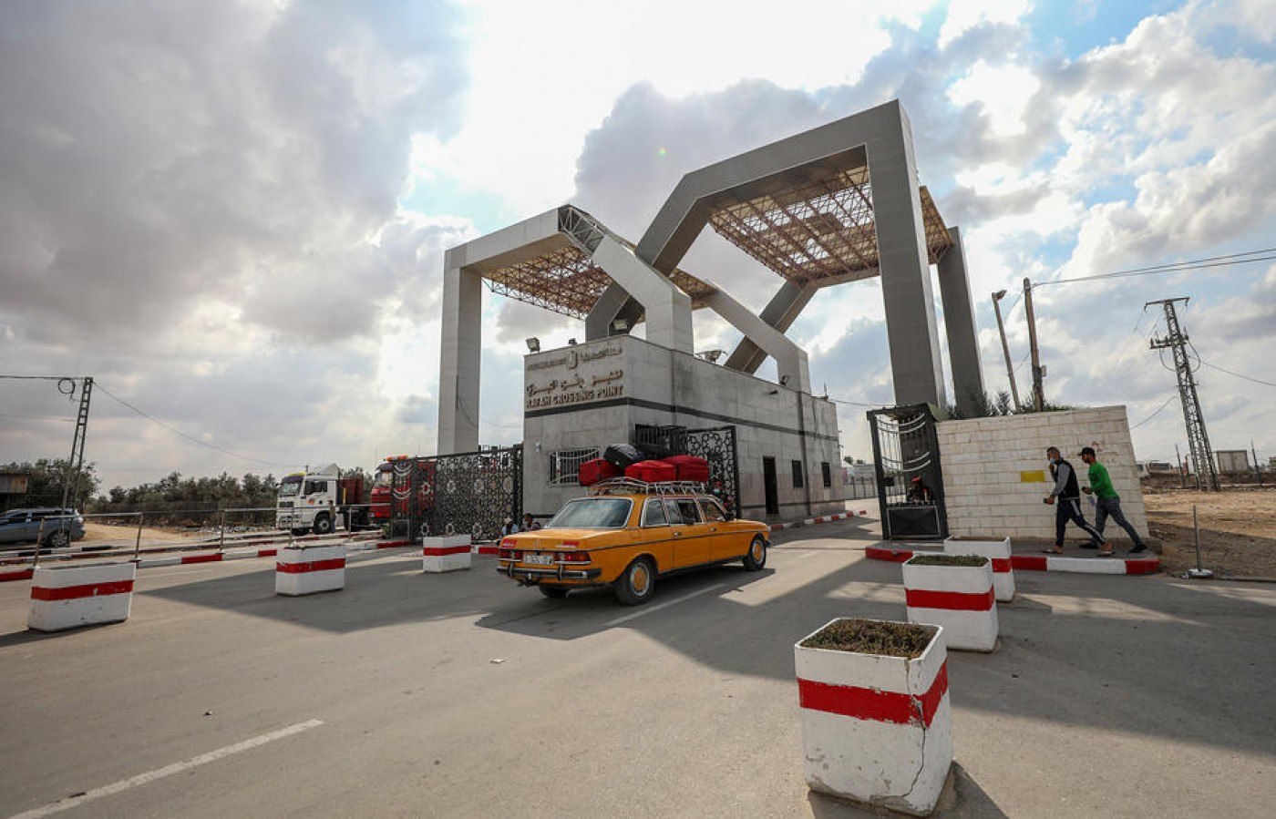 Sute de români blocați în Fâșia Gaza roagă autoritățile de la București să îi evacueze Sute de români blocați în Fâșia Gaza roagă autoritățile de la București să îi evacueze
