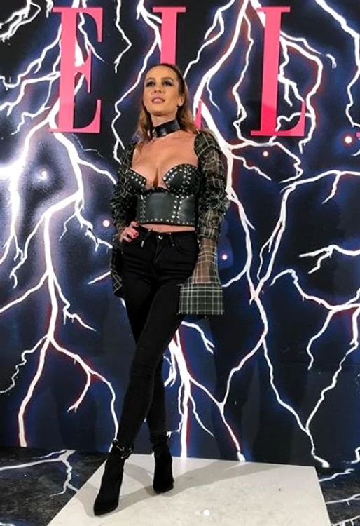 Flavia Mihășan și-a scos sânii la înaintare, la o petrecere mondenă