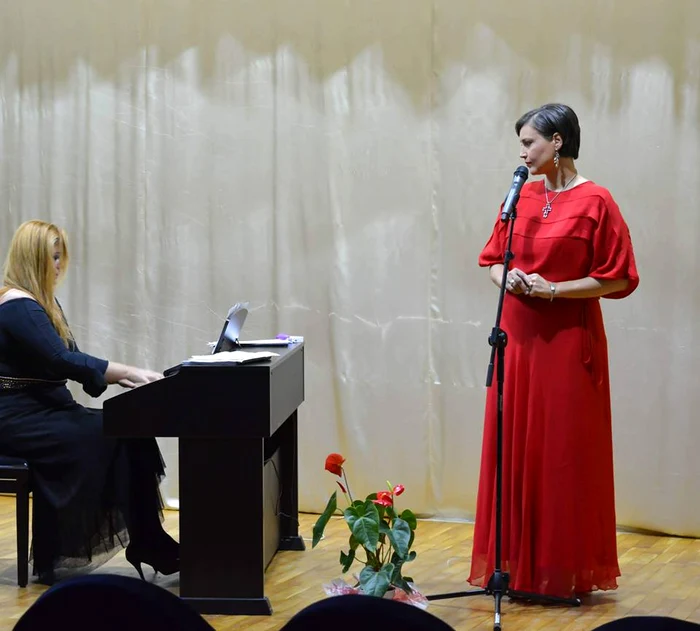 Daniela Nane a recitat poezii de dragoste la Tecuci