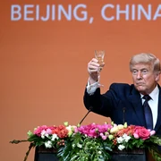 Donald Trump ține un toast la banchetul de stat alături de Xi Jinping FOTO AFP