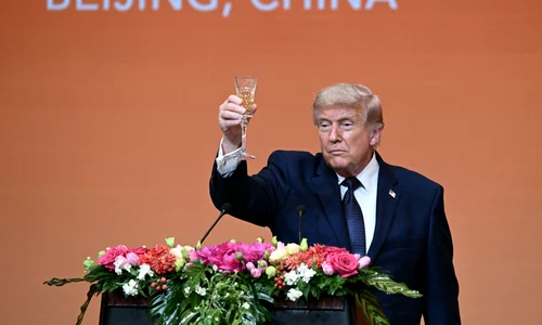 Donald Trump ține un toast la banchetul de stat alături de Xi Jinping FOTO AFP