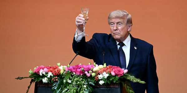 Donald Trump ține un toast la banchetul de stat alături de Xi Jinping FOTO AFP