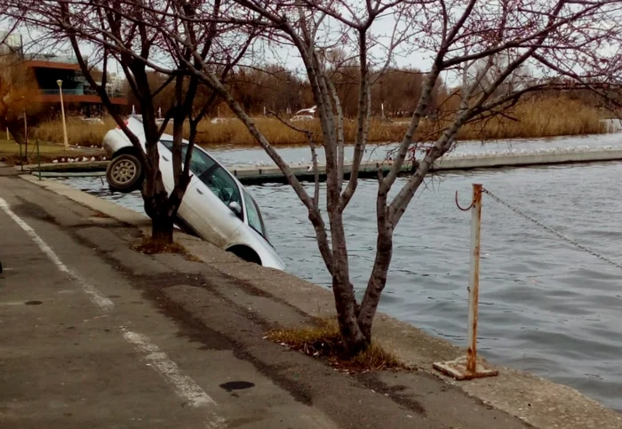 Masina cazuta in lacul Tabacarie din Constanta