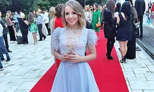 Ilinca Băcilă  onorează  invitaţiile la  petreceri şi  emisiuni jpeg