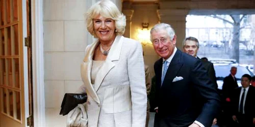Prinţul Charles şi ducesa Camilla sosesc la recepţia dată în onoarea lor la Ambasada Britanică din Washington FOTO AP
