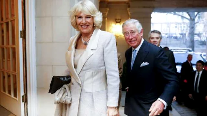 Prinţul Charles şi ducesa Camilla sosesc la recepţia dată în onoarea lor la Ambasada Britanică din Washington FOTO AP