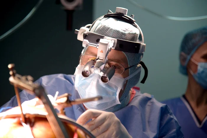 Chirurgia cardiovasculară minim invazivă poate fi folosită în tratarea mai multor afecțiuni