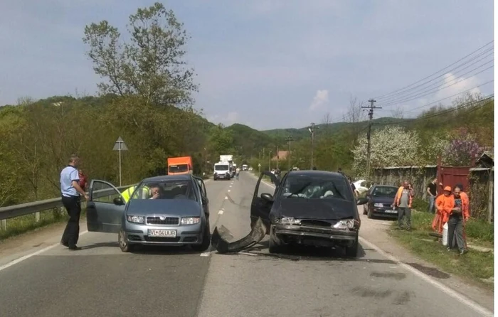 Accident produs pe DN 67, judeţul Vâlcea, cu şoferiţa de 80 de ani, Foto: Adevărul