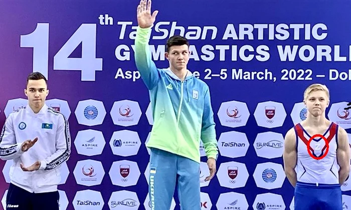 Ivan Kuliak și ”Z”-ul lipit pe echipament (FOTO: FIG World Cup Doha)