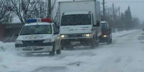 Şoferii înzăpeziţi puşi la plată de anul acesta (foto arhiva)