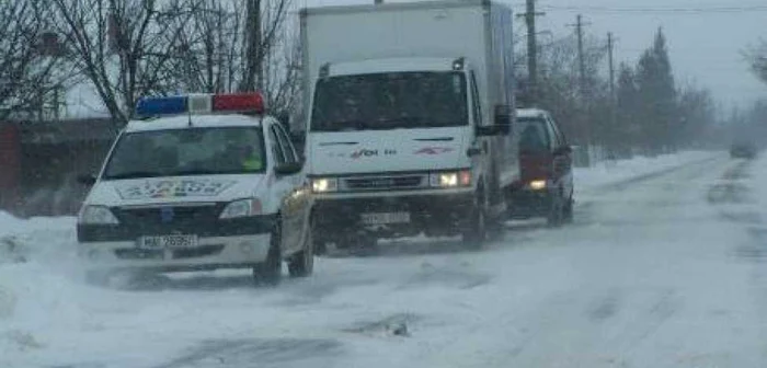 Şoferii înzăpeziţi puşi la plată de anul acesta (foto arhiva)