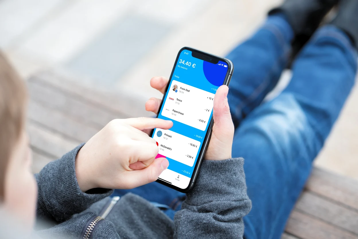 Revolut își recompensează utilizatorii Premium și Metal cu reduceri și cashback