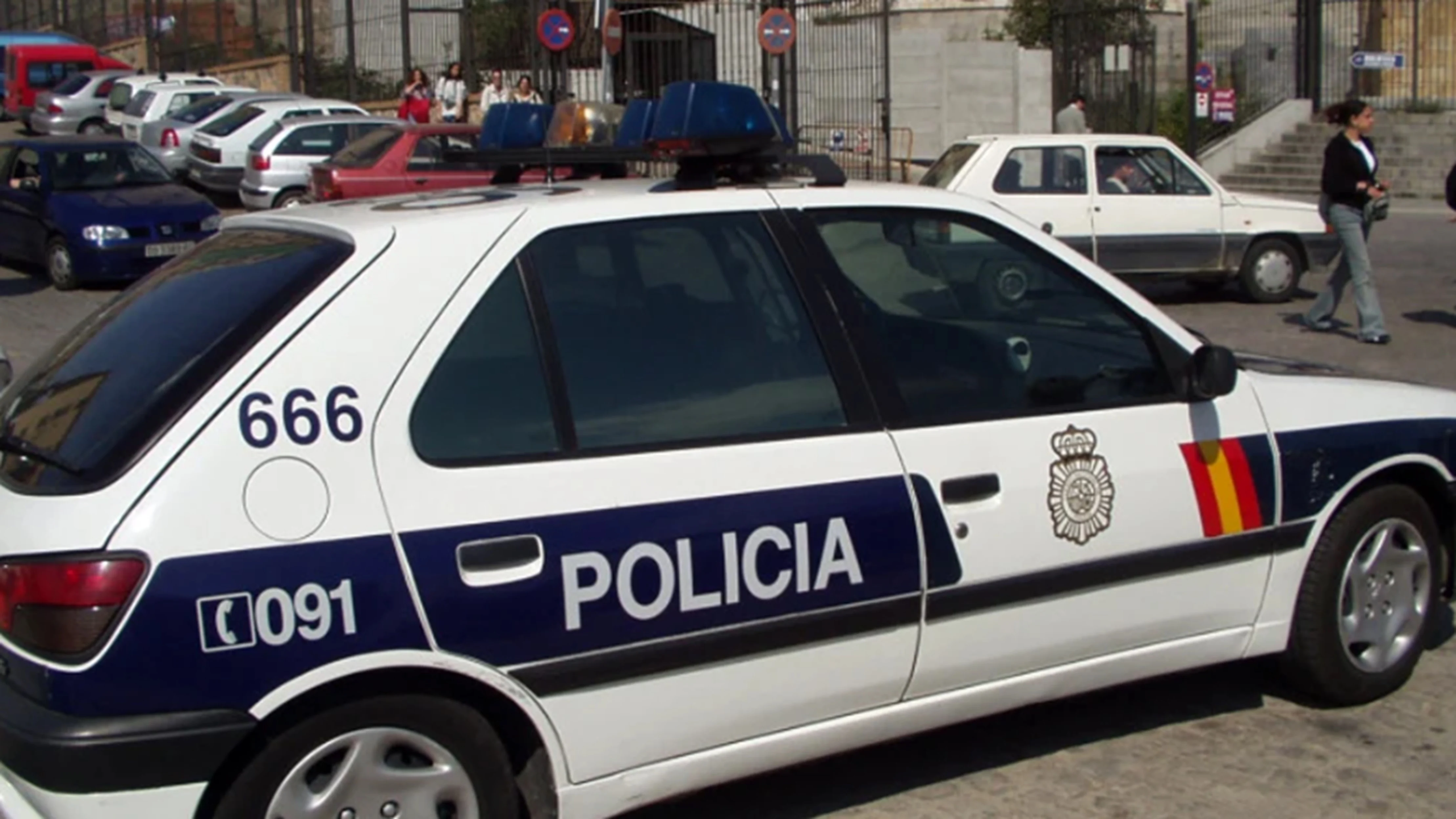 Doi români, un tânăr de 20 de ani și o fată de 13 ani, s-au aruncat în gol de la etajul 9 al unei clădiri din Spania