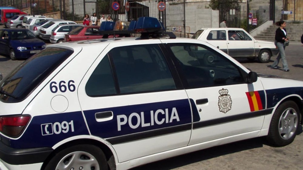 Caz șocant în Spania. O adolescentă româncă a fost vândută pentru 5.000 de euro și 5 sticle de whisky