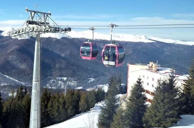 Criza se reflectă în vacanțele de Paște ale românilor. Sute de cabane și vile din județele Prahova şi Braşov sunt libere chiar și la prețuri modice