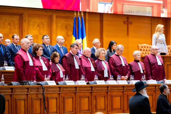 Cei trei judecători care și-au încheiat mandatul la CCR vor primi câte 35.000 de euro până la sfârșitul verii