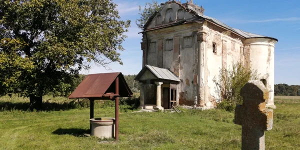 Se spune ca biserica este bantuita FOTO Inst National al Patrimoniului jpg