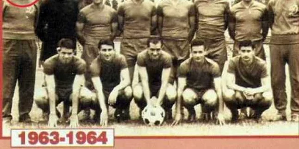 Antrenor al lui Dinamo (primul din stânga), la mijlocul anilor ’60  Fotografii: Ionxx