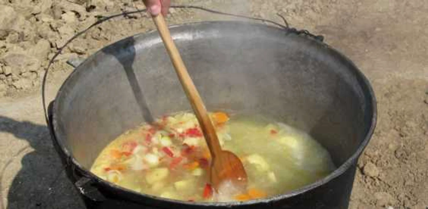 Doar la ceaun iese o ciorbă delicioasă. FOTO: infamilie