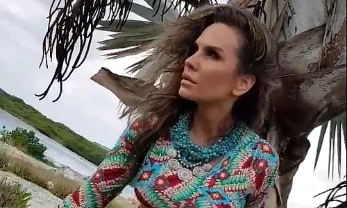 Anna Lesko shooting pe plaja sexy in costum de baie jpeg