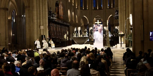 Rugăciuni pentru Papa Francisc în Catedrala Notre Dame FOTO Profimedia 