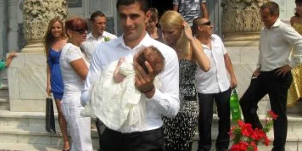 Piteşti. Dani Coman a avut mari emoţii la botezul fetiţei sale