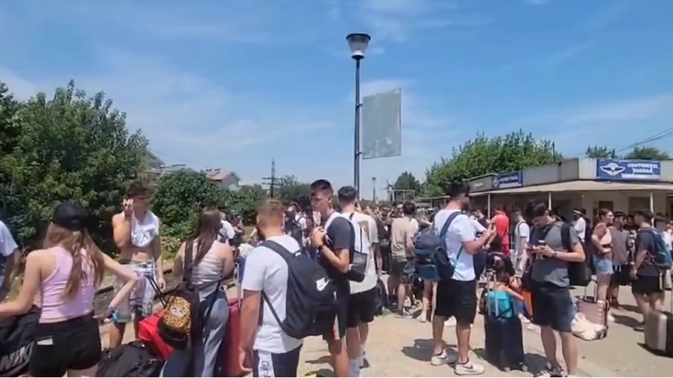 Tinerii nu au avut unde să se adăpostească în Costinești FOTO: captura video