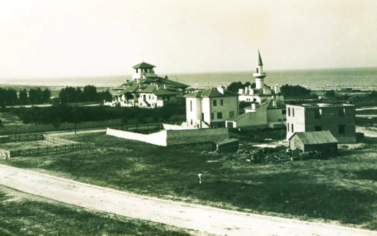 Mamaia - Vila lui Barbu Ştirbei şi Castelul Reginei Maria Sursa artmarkhistoricalestate.ro