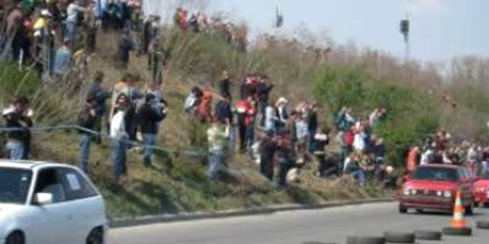Pitesti: Nu vă mai întreceţi în cai putere:  puteţi curma vieţi!