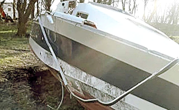 Barca „Bayliner Trophy“ cu motor Suzuki de 250 CP a fost supraîncărcată şi de aceea s-ar fi răsturnat
