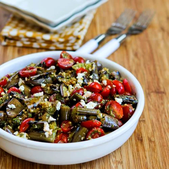 vinete pe gratar si salata de rosii jpeg
