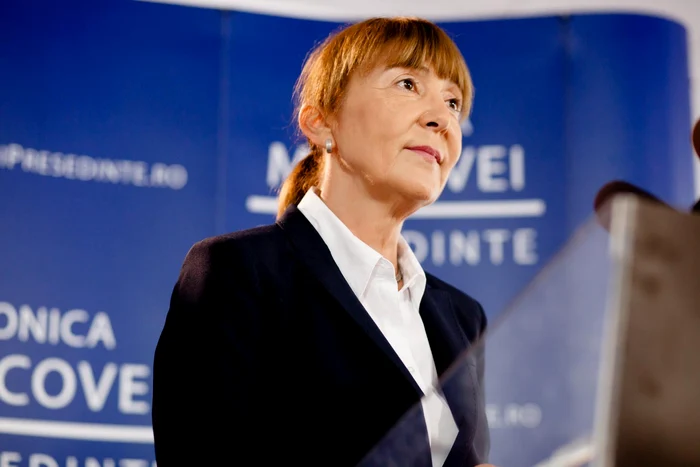 
    Monica Macovei şi Andrei Gheorghe în clipul de promovare a candidaturii europarlamentaruluiFoto Captură The Telegraph  