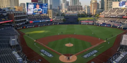 Meciul de baseball dintre echipele Tampa Bay Rays şi New York Yankees pe stadionul PETCO Park din San Diego California FOTO Guliver / Getty images 