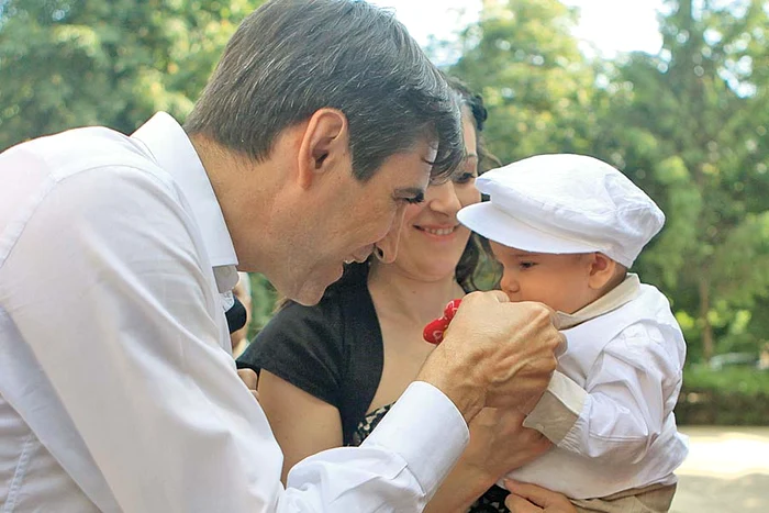 Mihai şi Claudia se cunosc de foarte mulţi ani, din Craiova, oraşul lor natal