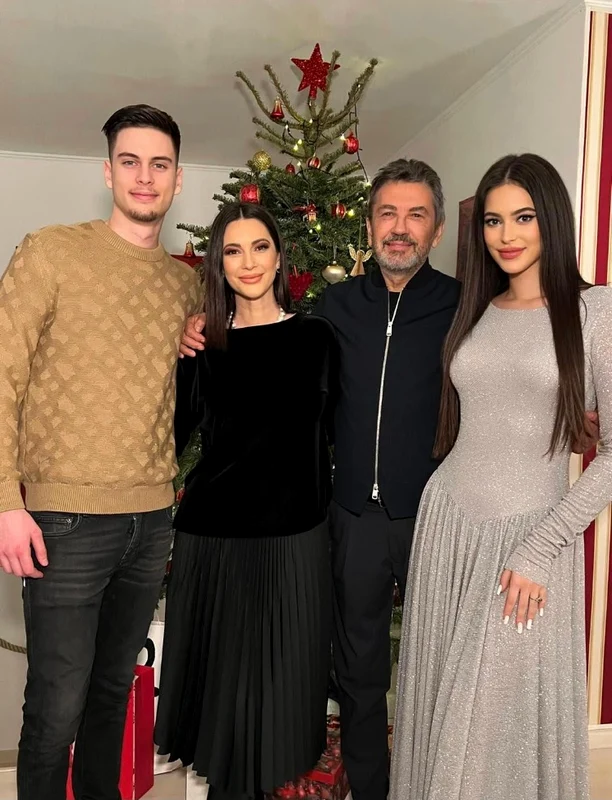 Andreea Berecleanu are o familie superbă foto: Facebook 